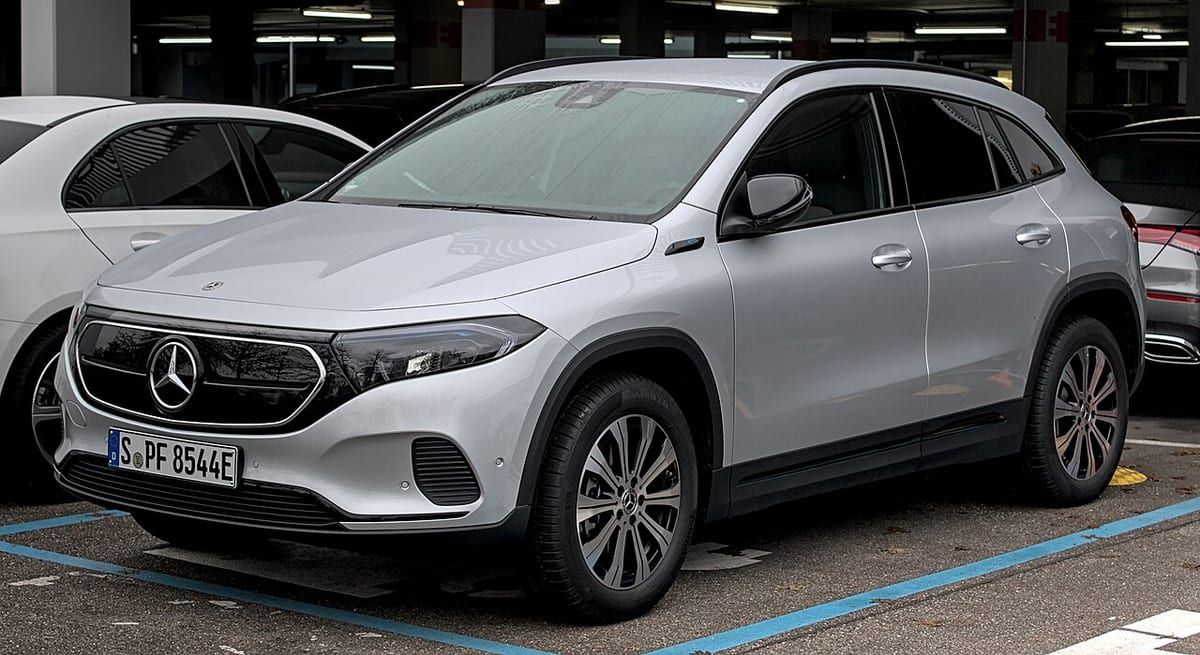 Mercedes-Benz EQA (2021-2023) – schematy bezpieczników i przekaźników