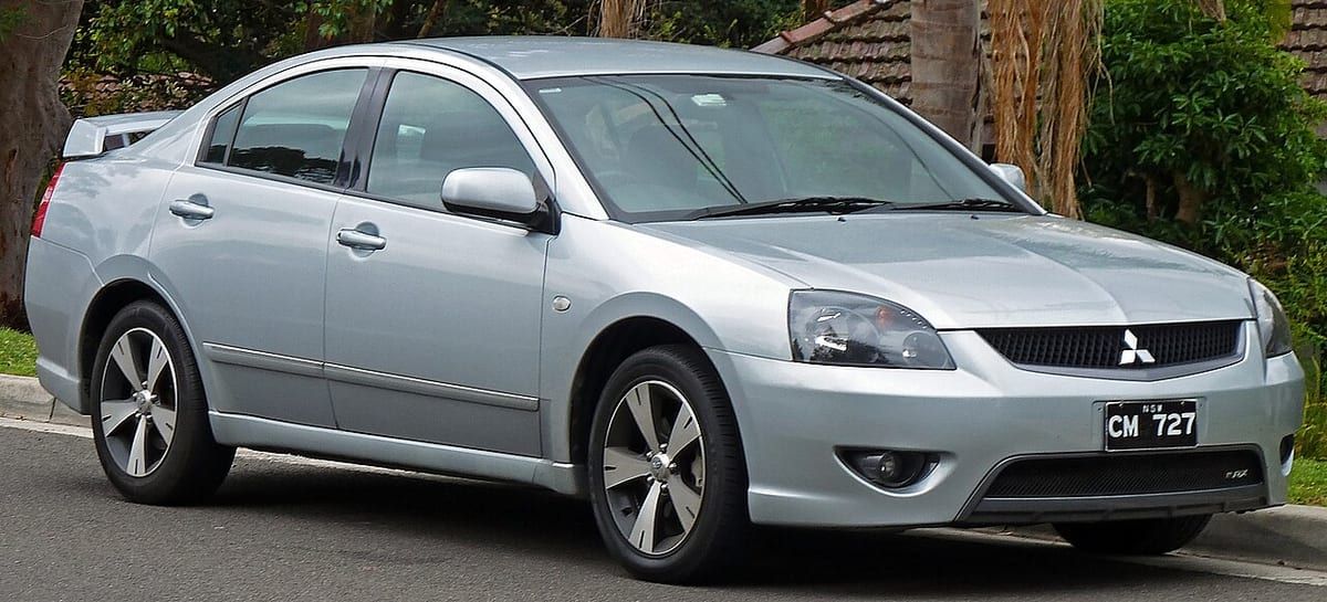 Mitsubishi 380 (2005-2008) – schematy bezpieczników i przekaźników