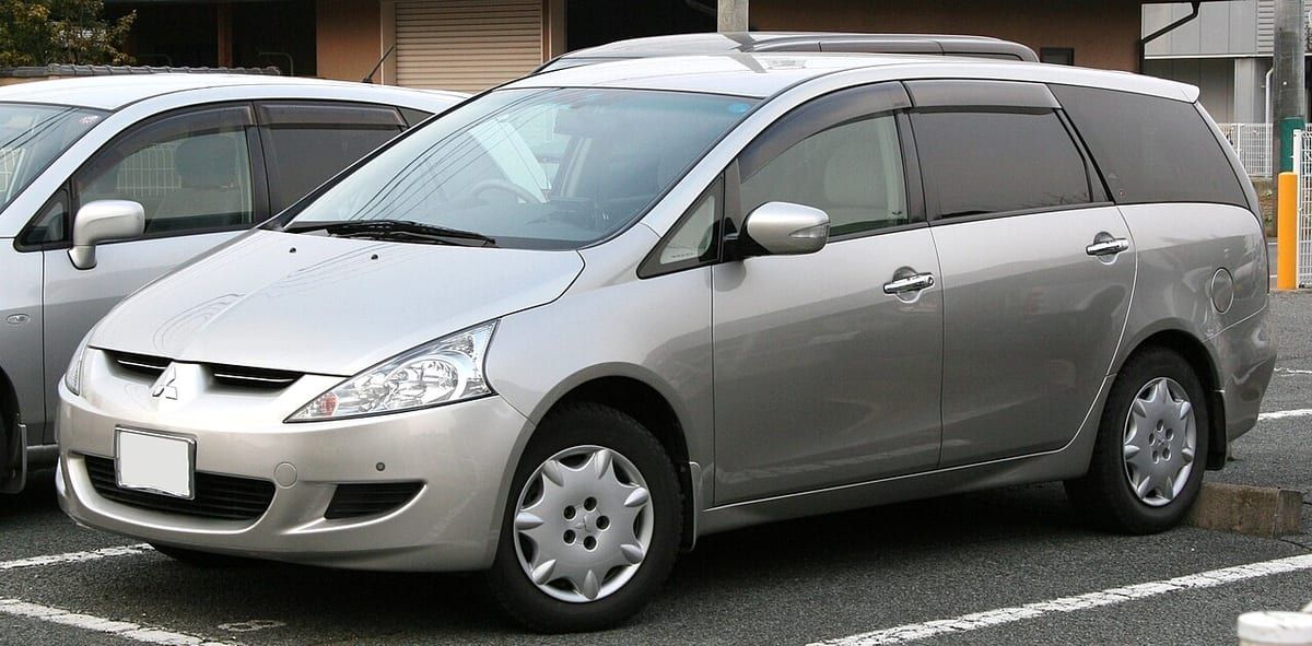 Mitsubishi Grandis (2003-2011) – schematy bezpieczników i przekaźników
