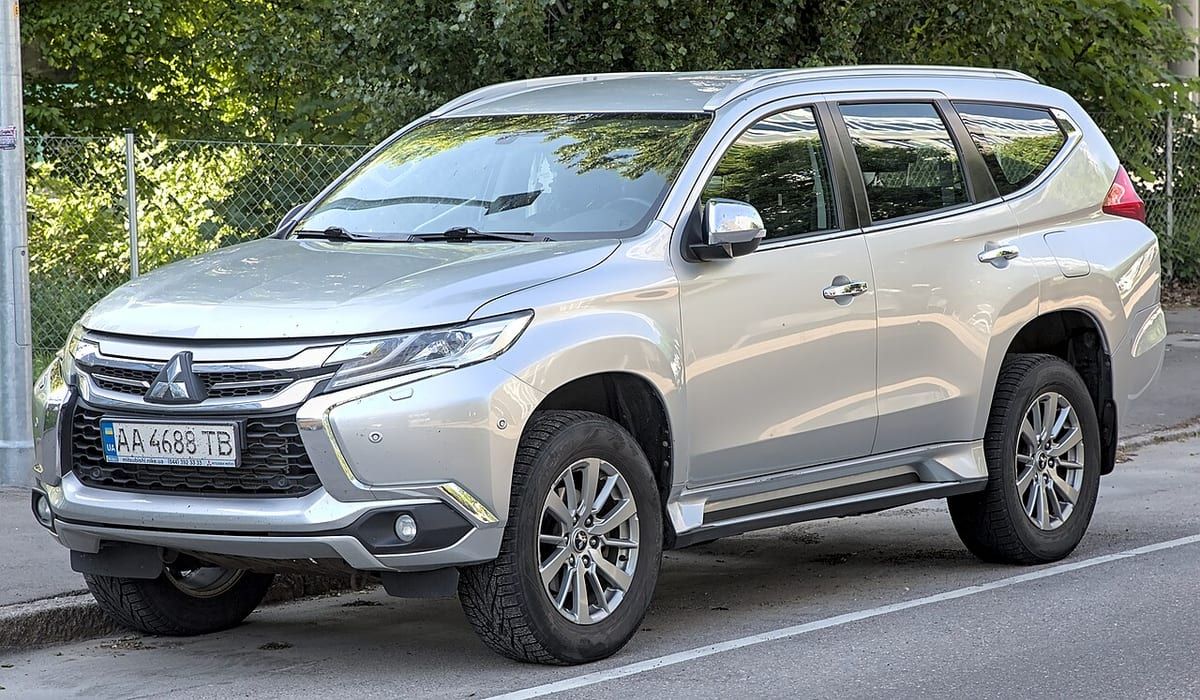 Mitsubishi Pajero IV (2006-2017) – schematy bezpieczników i przekaźników