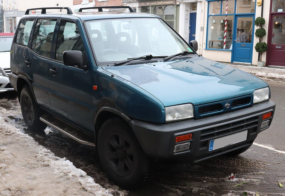 Nissan Terrano II (R20) (1993-2005) – schematy bezpieczników i przekaźników