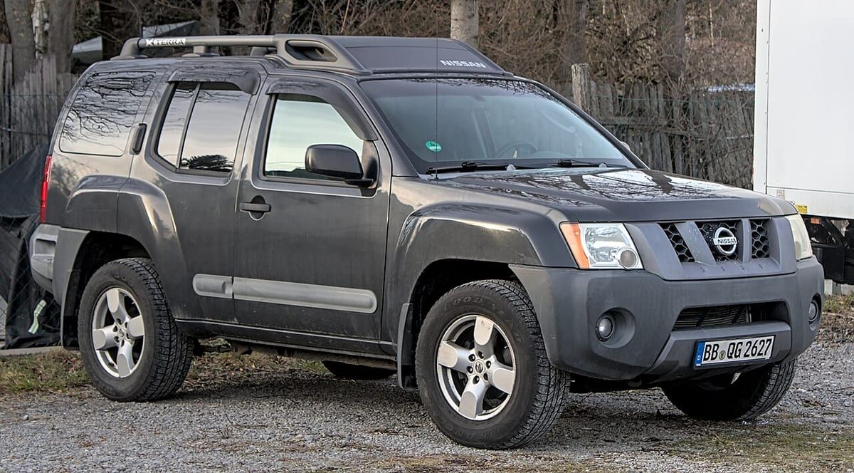 Nissan Xterra N50 (2010-2015) – schematy bezpieczników i przekaźników