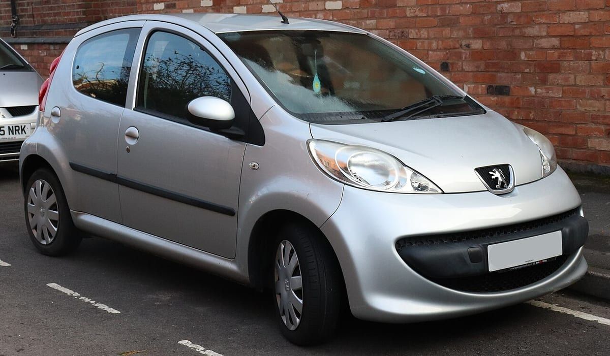 Peugeot 107 (2006) – schematy bezpieczników i przekaźników