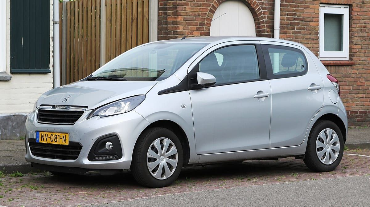 Peugeot 108 (2014-2020) – schematy bezpieczników i przekaźników