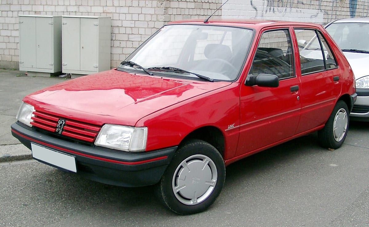 Peugeot 205 (1995-1998) – schematy bezpieczników i przekaźników