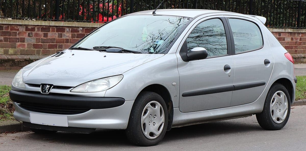 Peugeot 206 (1999-2002) – schematy bezpieczników i przekaźników