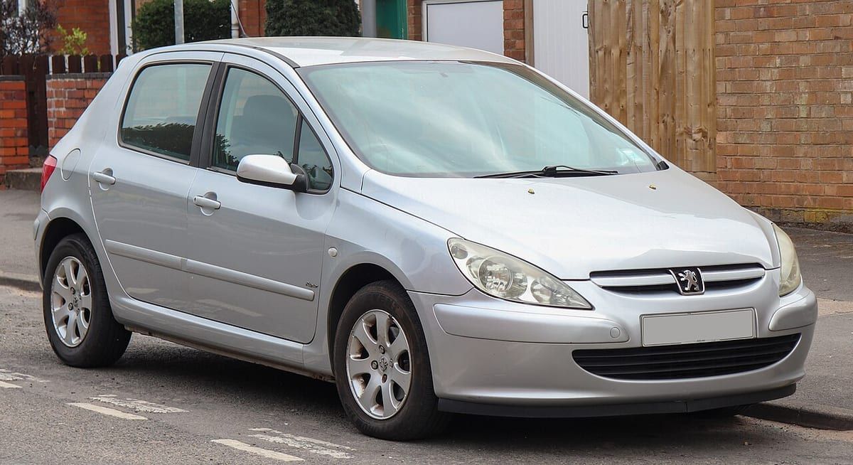Peugeot 307 (2002) – schematy bezpieczników i przekaźników