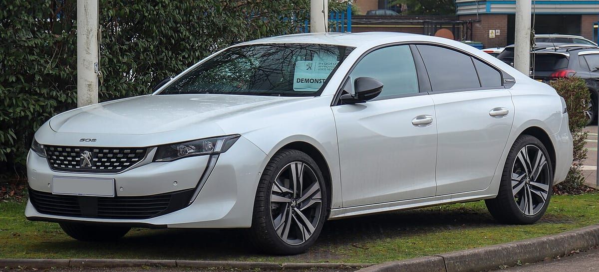 Peugeot 508 (2016-2017) – schematy bezpieczników i przekaźników