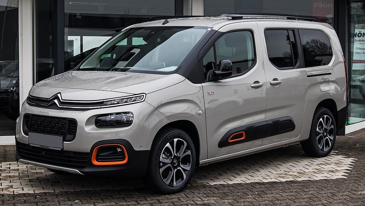 Peugeot Rifter (2018-2022) – schematy bezpieczników i przekaźników