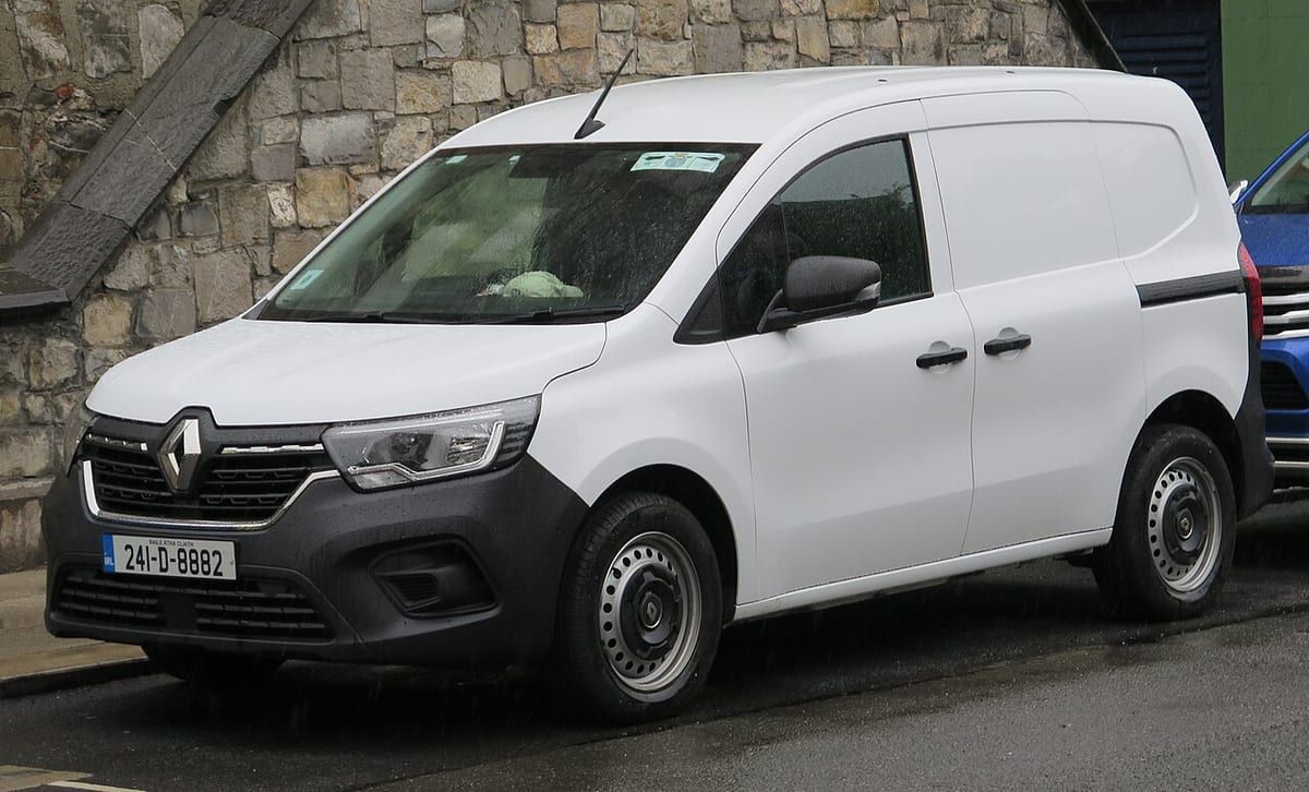 Renault Kangoo II (2008-2021) – schematy bezpieczników i przekaźników