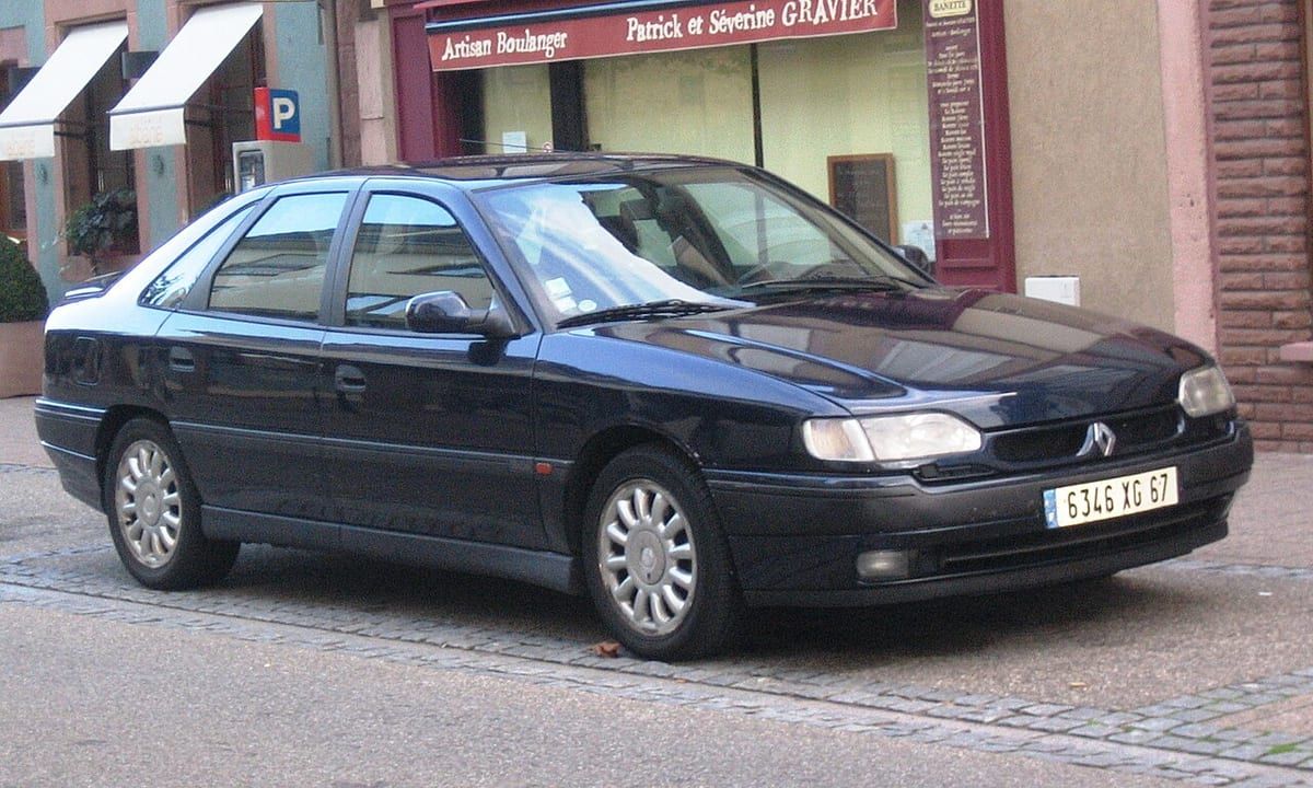 Renault Safrane (1992-2000) – schematy bezpieczników i przekaźników