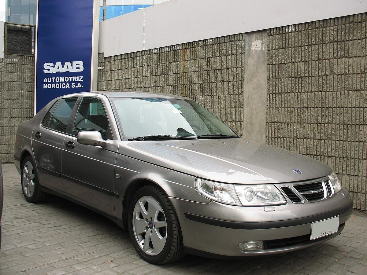 Saab 9-5 (2003) – schematy bezpieczników i przekaźników