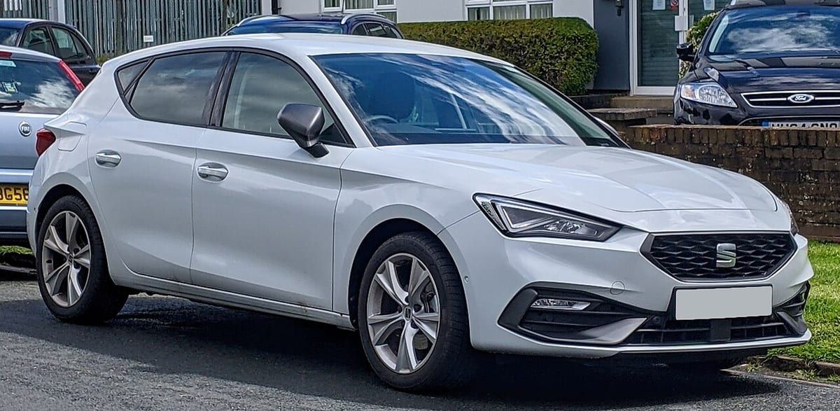 Seat Leon II (2006) – schematy bezpieczników i przekaźników