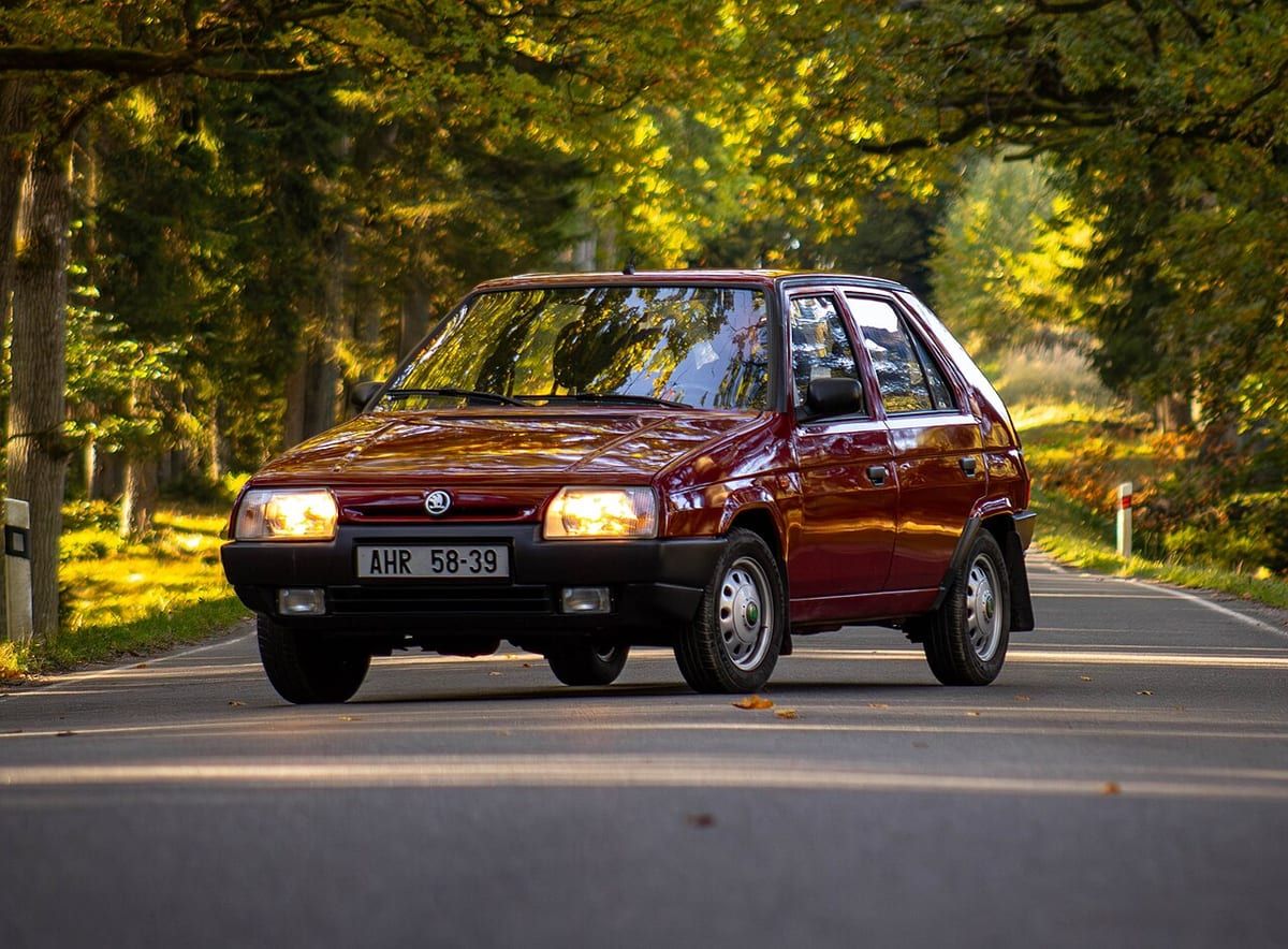 Skoda Favorit (Forman) (1987-1995) – schematy bezpieczników i przekaźników