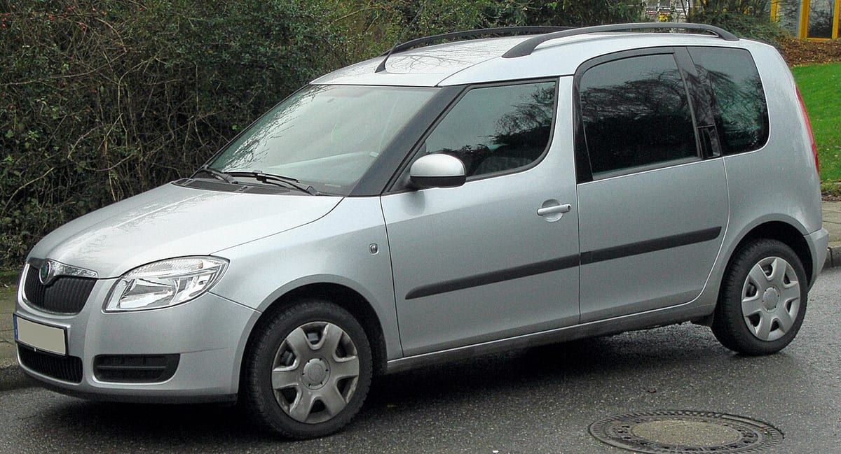 Skoda Roomster (2012) – schematy bezpieczników i przekaźników