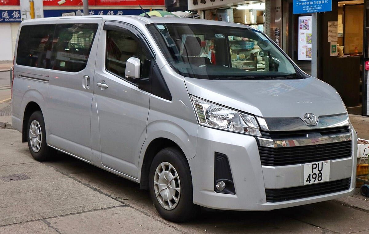 Toyota HiAce (2013-2018) – schematy bezpieczników i przekaźników