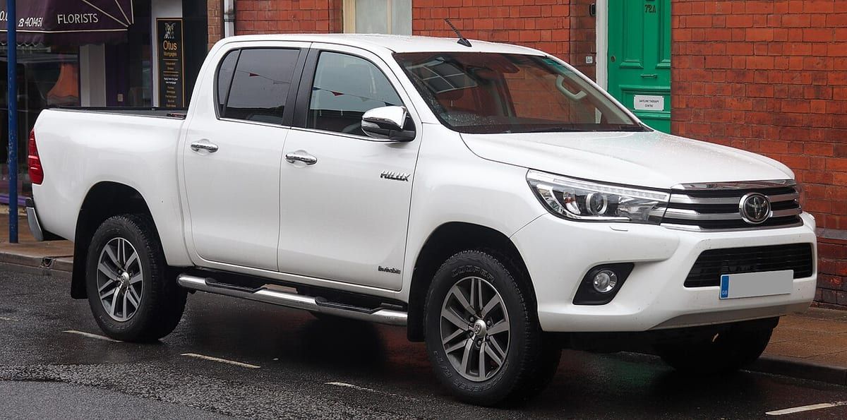 Toyota Hilux (2016-2022) – schematy bezpieczników i przekaźników