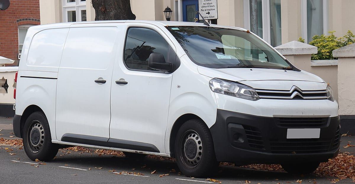 Toyota ProAce (2016-2022) – schematy bezpieczników i przekaźników