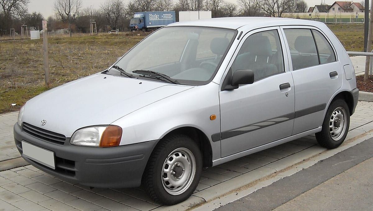 Toyota Starlet (1996-1999) – schematy bezpieczników i przekaźników