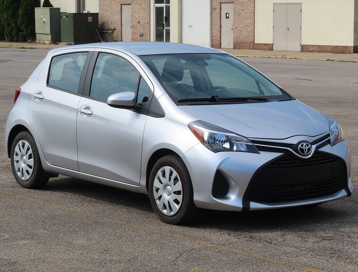 Toyota Yaris (XP130, XP150) (2011-2018) – schematy bezpieczników i przekaźników