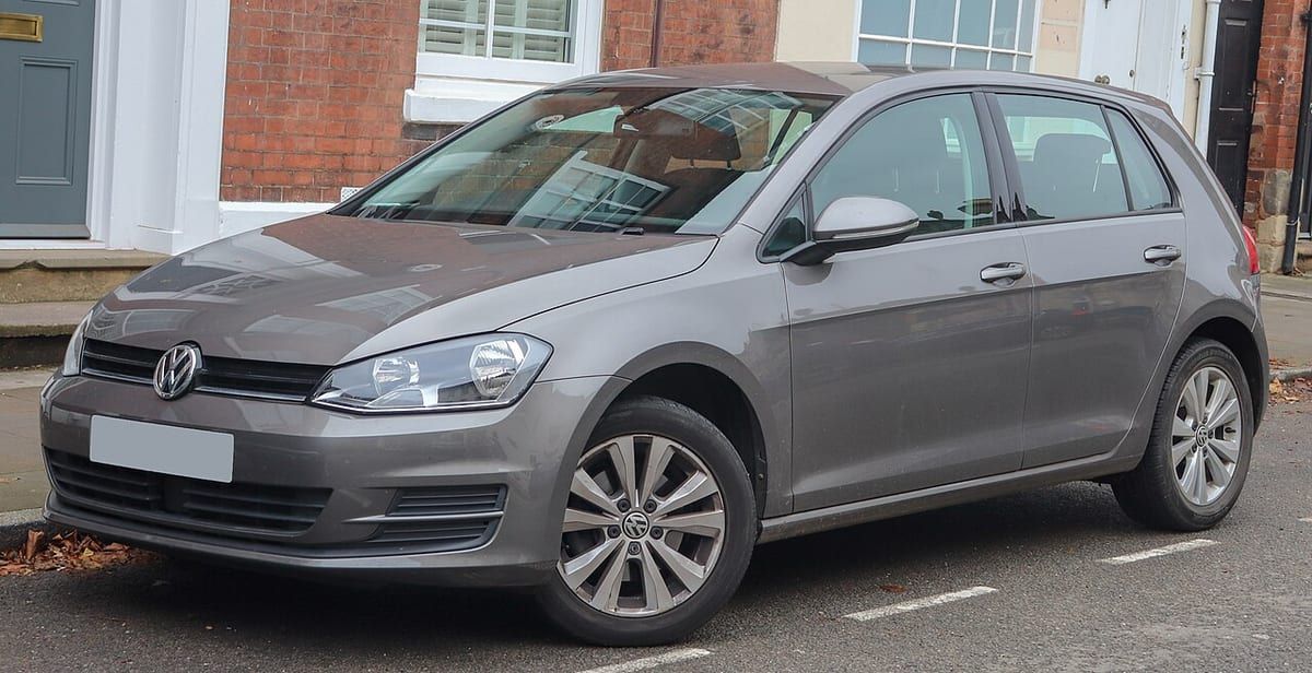 Volkswagen Golf VII (2012-2020) – schematy bezpieczników i przekaźników