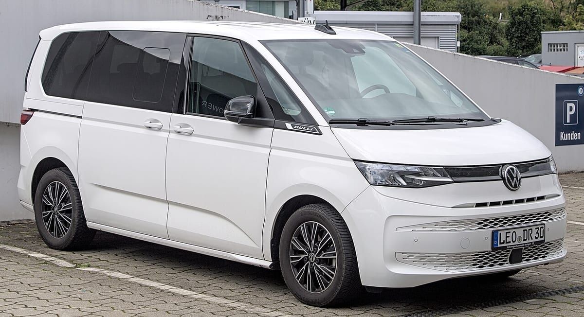 Volkswagen Multivan T7 (2021-2023) – schematy bezpieczników i przekaźników