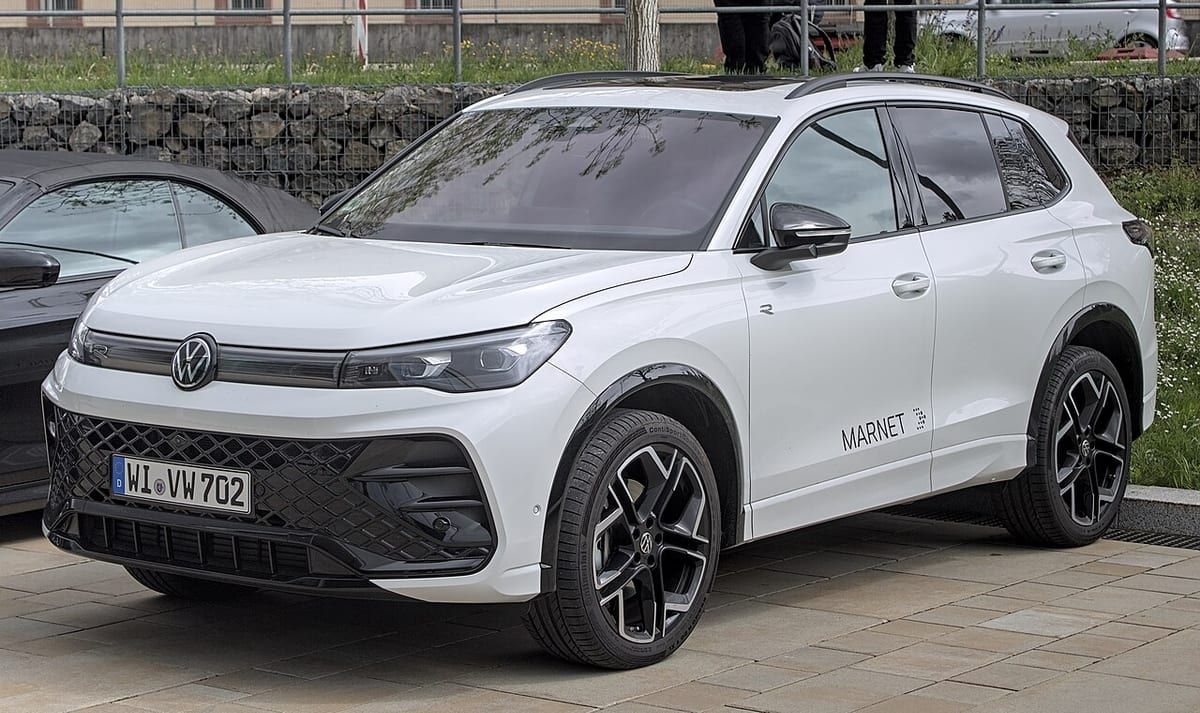 Volkswagen Tiguan II (2017-2021) – schematy bezpieczników i przekaźników